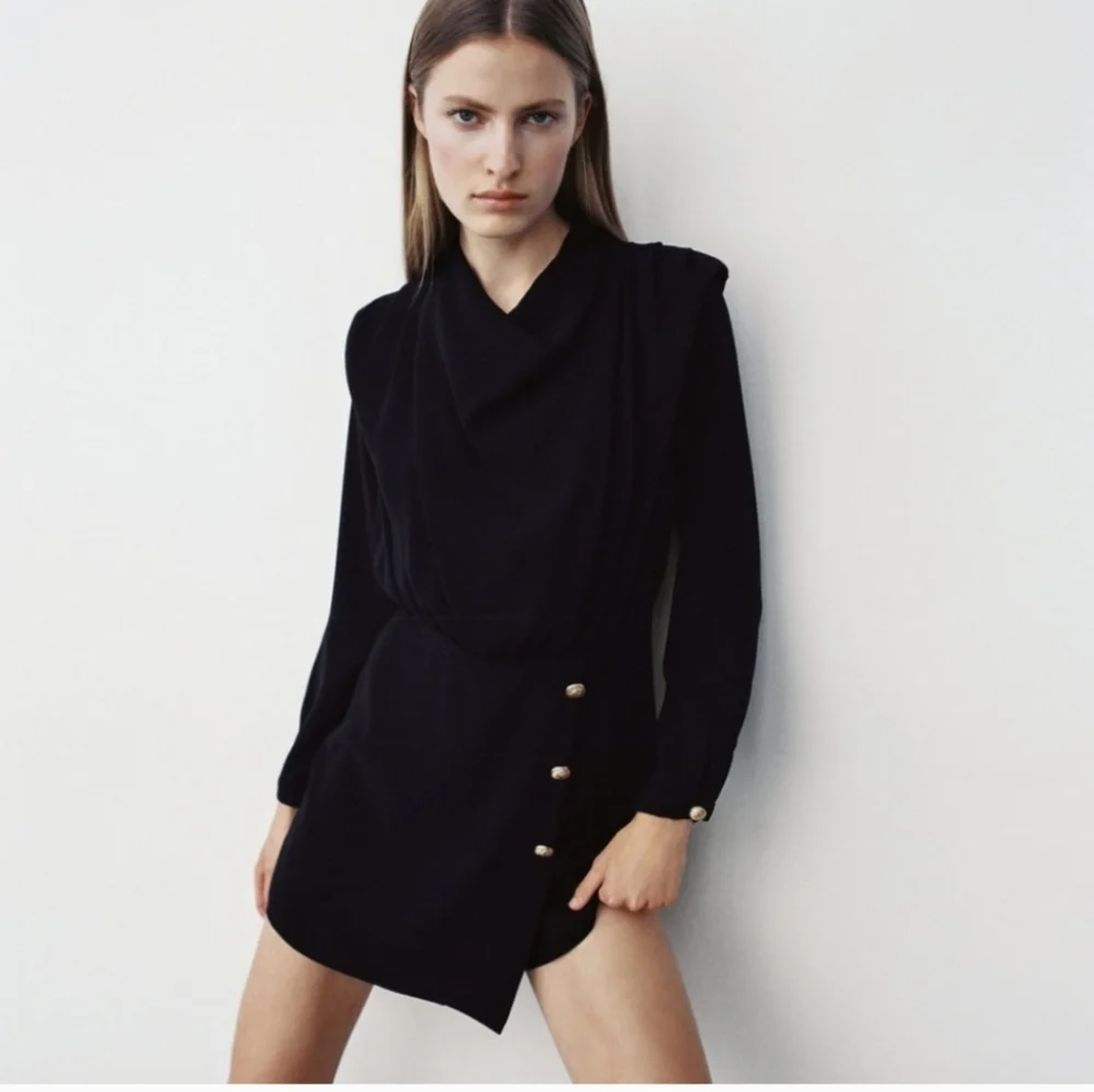 Zara Black Long Sleeve Gold Button Romper Size S LIKE NEW Y-2552